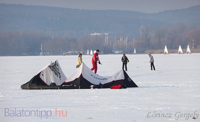 Balatonfűzfő Föveny strand korcsolyázók