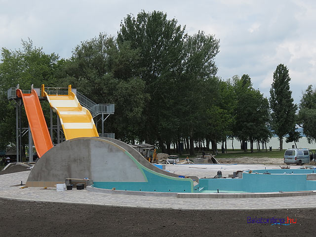 Balatonboglári buborék vízividámpark játszótér