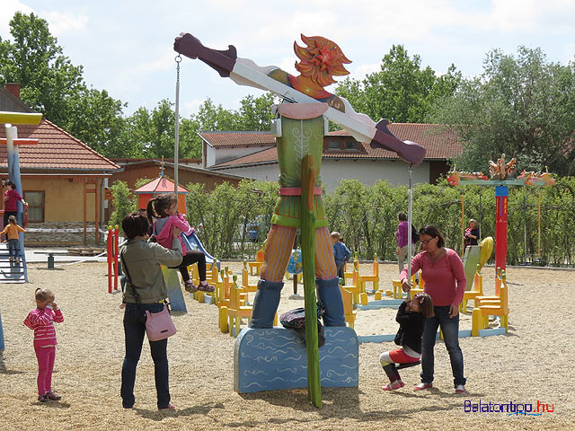 Balatonboglári buborék vízividámpark játszótér