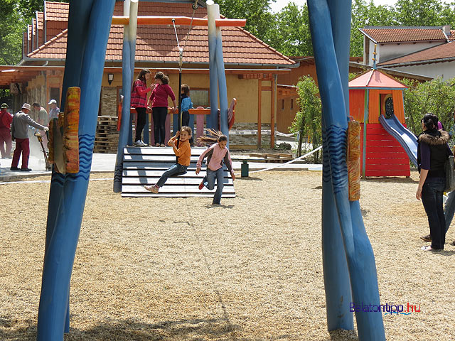 Balatonboglári buborék vízividámpark játszótér