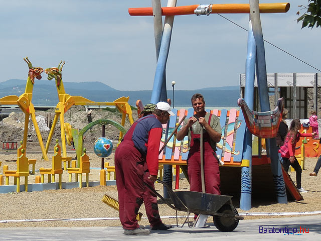 Balatonboglári buborék vízividámpark játszótér