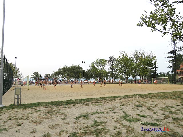 Fonyód Sándortelepi strand homokos focipálya