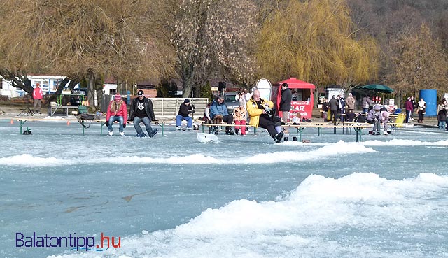 Balatonfűzfő Föveny strand korcsolyázás