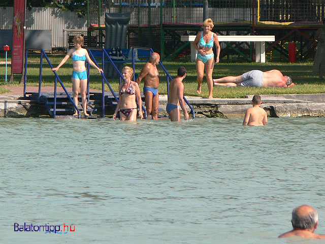 Alsóörsi strand sok vizzel