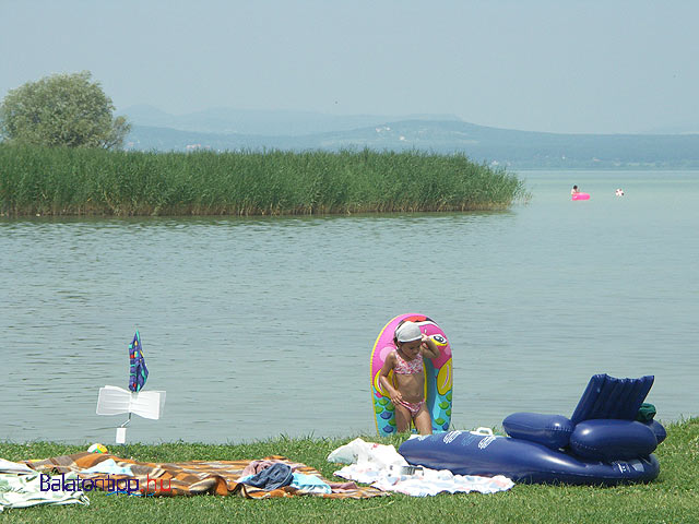 Balatonboglár szigeti strand bővízzel