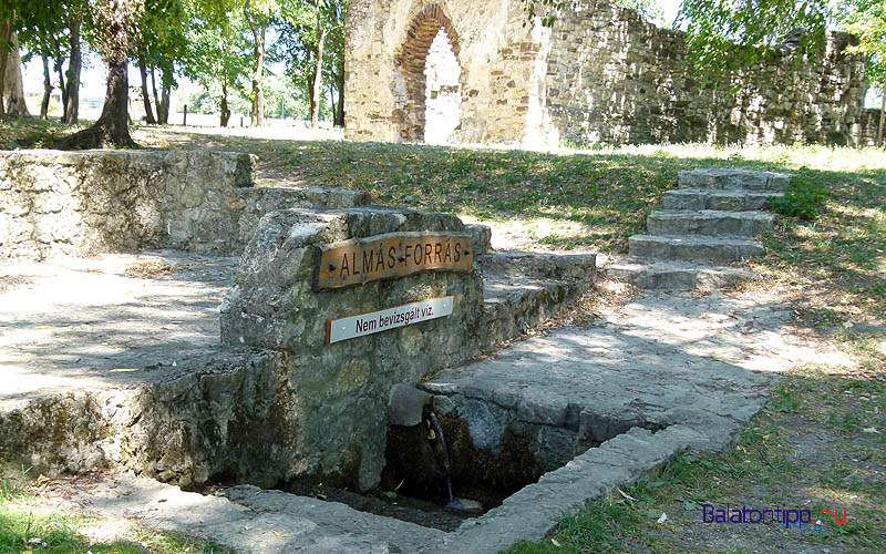 Aszófő - Almás-forrás a Kövesdi templomromnál - kis kitérő a Salánki pincétől