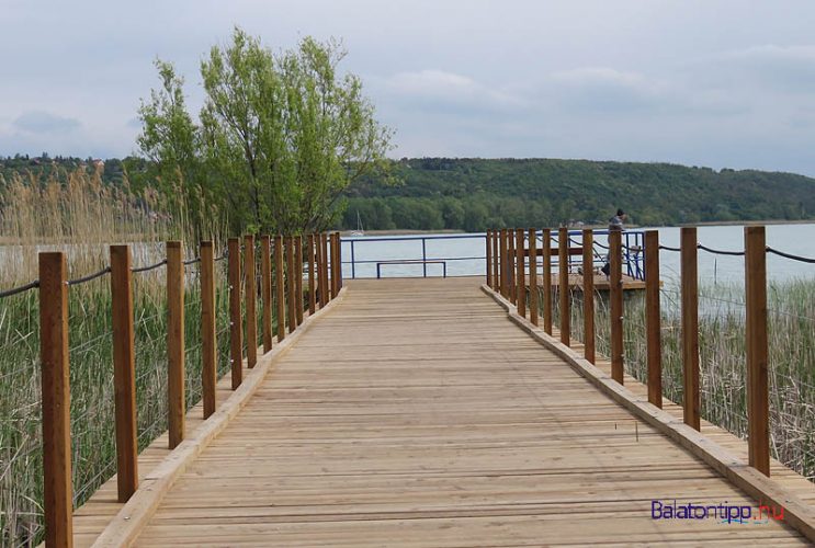 Balatonfűzfő - Vízisétány - a 2016-ban átadott alternatív bicikliút mellett kialakított hosszú móló