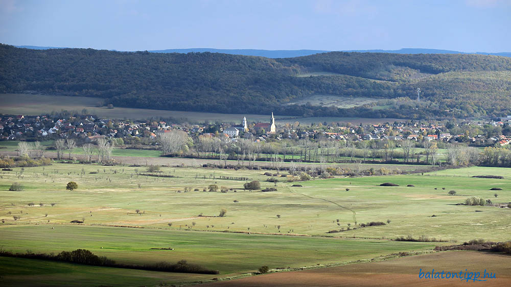 Kővágóörs templomai kicsit közelebb hozva