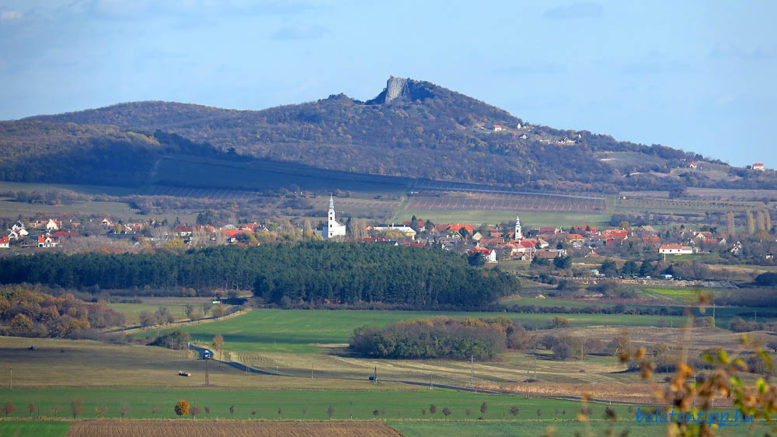 A Káli-medence Köveskállal és a Hegyestűvel a Kopasz-hegyről