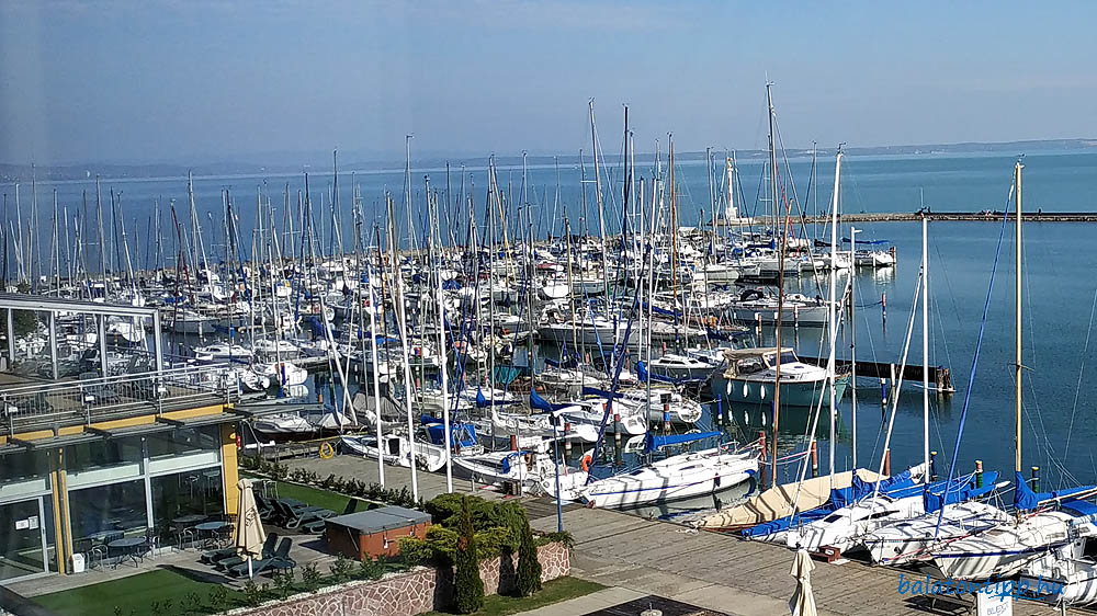 A Siófoki Vitorláskikötő a Yacht Hotelben lévő konferenciateremből - Fotó: Győrffy Árpád