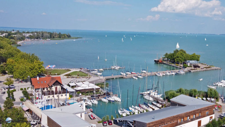 Balatonfüred turizmusát a vendégéjszaka forgalom és a szállásdíjbevételek szerint is kevésbé viselte meg a covid járvány, mint más településekét