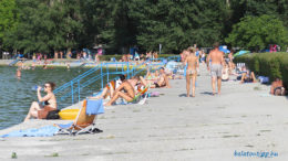 A balatonföldvári Nyugati strand partszakasza és induló vízfelületet