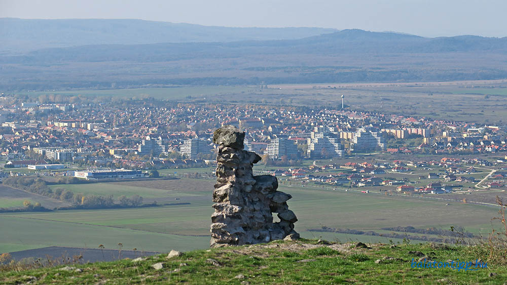 A nyugat-északnyugat irányú kilátással már nem lehetett panaszunk - A tapolcai Y-házak a Csobáncról