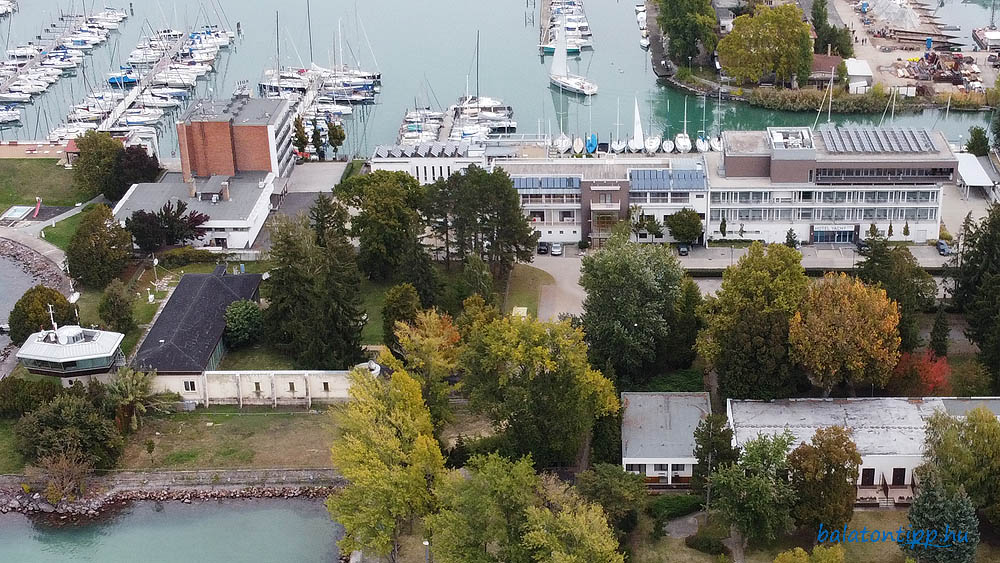 A Hotel Móló és a Yacht Hotel tetején lévő konferenciaterem - Fotó: Győrffy Árpád