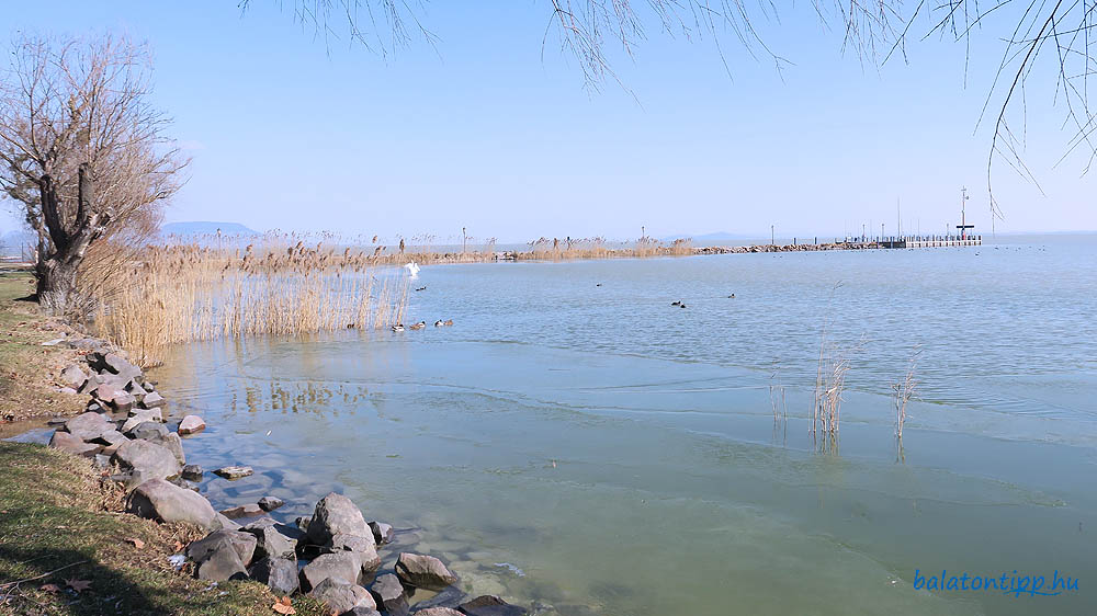 A balatongyöröki móló a nyugati öböllel