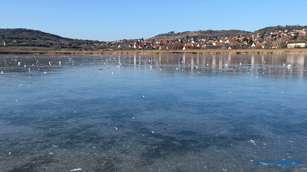 Gyönyörűen befagyott a tihanyi Belső-tó