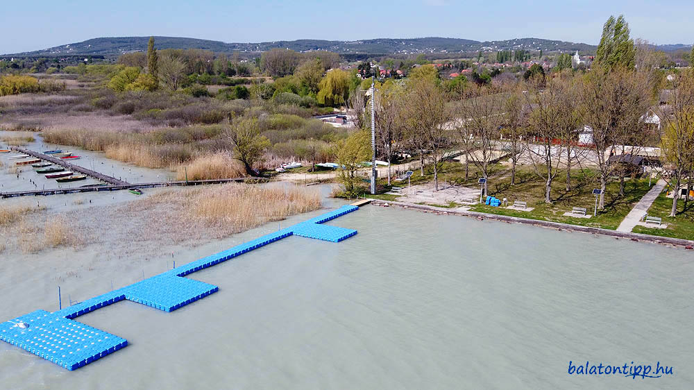 Örvényesi strand úszó stég