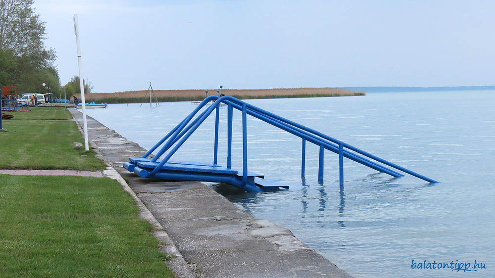 Alsóörsi strandlejáró 126 centiméteres vízállásnál