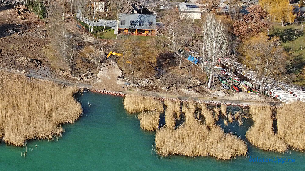 A Balatonfüredi Horgász Egyesület horgászháza előtti terület 