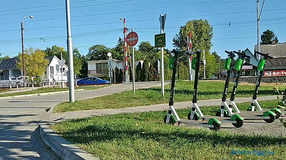 Lime rollerek a Vak Bottyán strand előtt Balatonkenesén