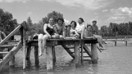 Strandolók - Balatonalmádi, Wesselényi strand 1957 - Fotó: Fortepan.hu - Album27